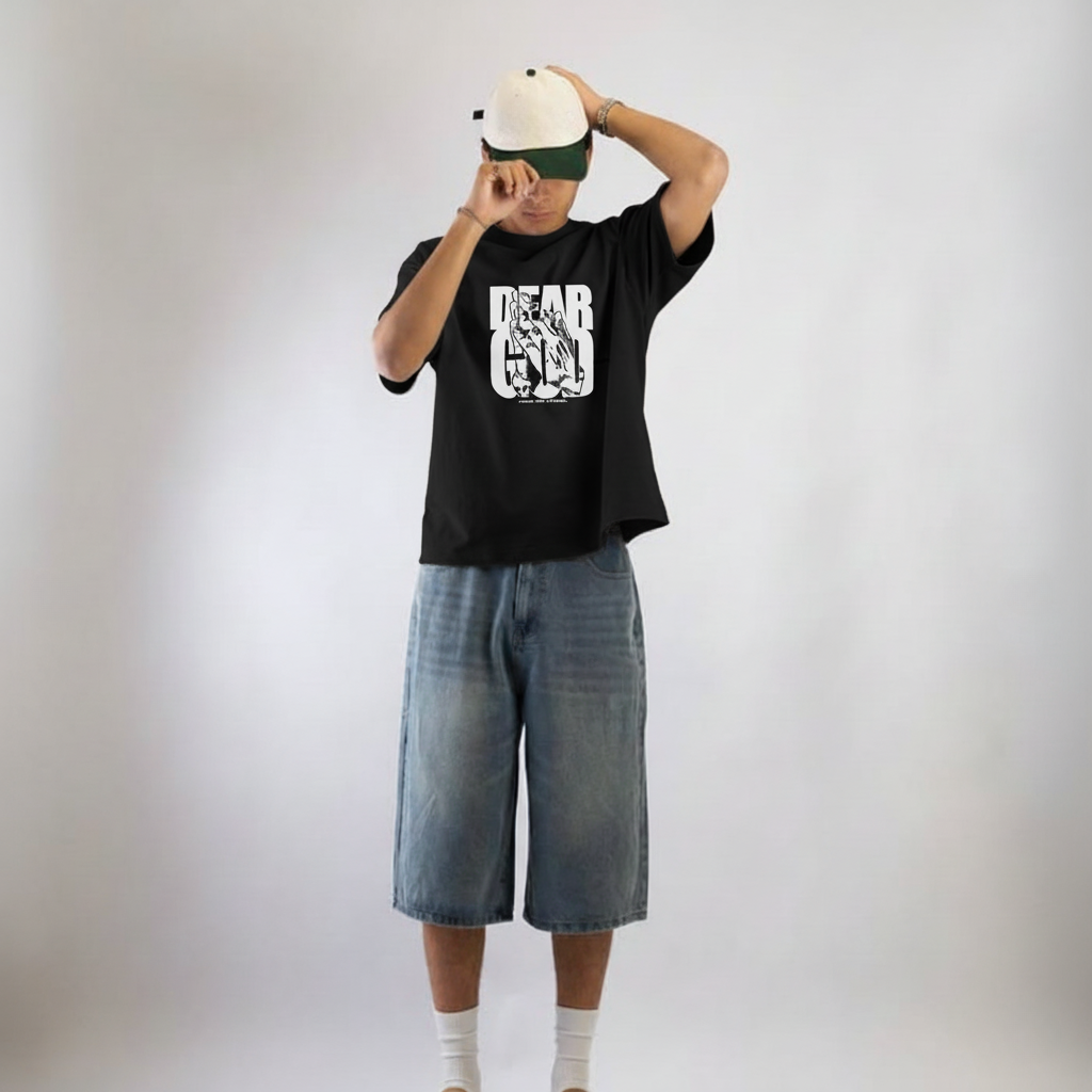 Camiseta Oversized Dear God Maos