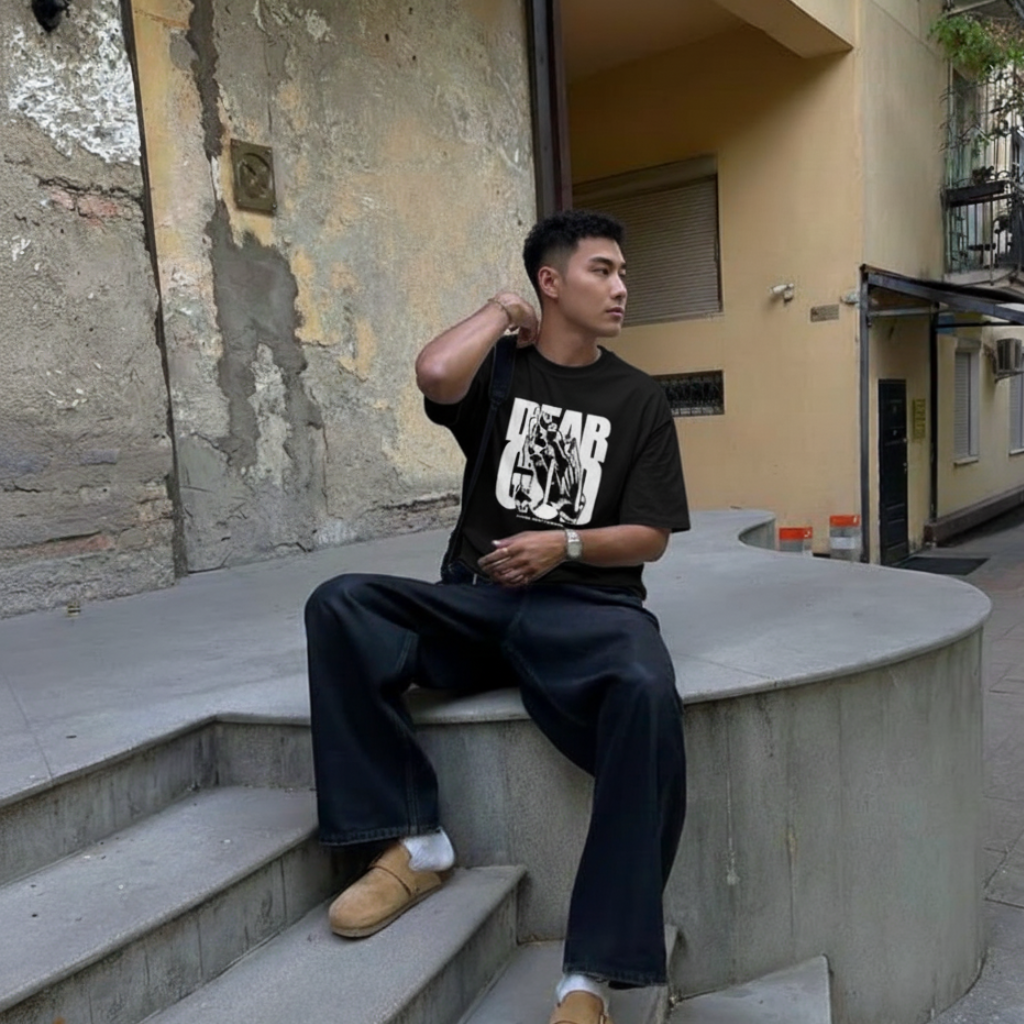 Camiseta Oversized Dear God Maos