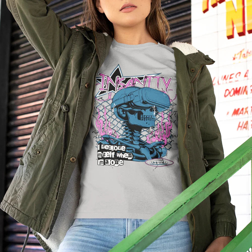 Camiseta Básica Unissex Insanity I Restore Myself When Im Alone