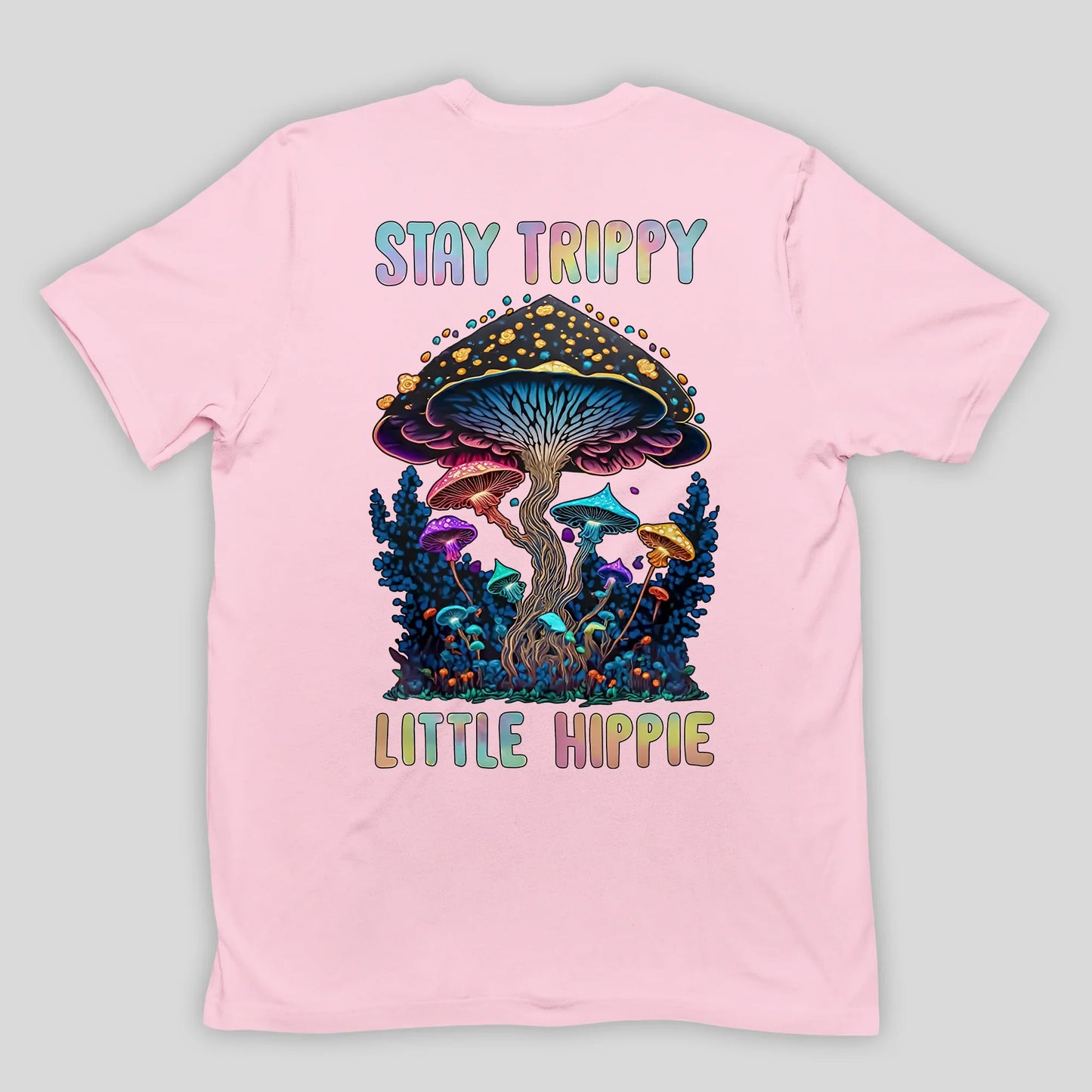 Camiseta Básica Stay Trippy Little hippie Cogumelos Mágicos - ROSA BEBE