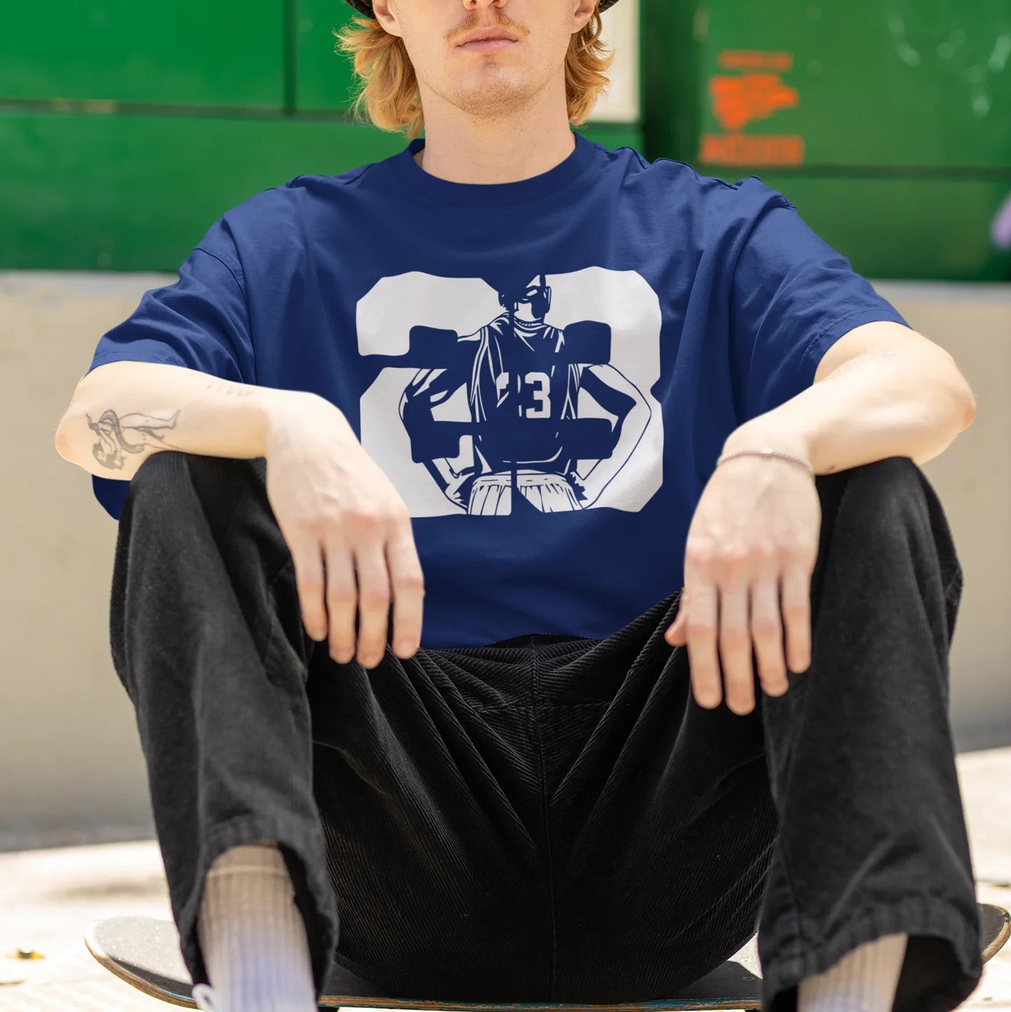 camiseta básica estampa de baskete numero 23 - azul marinho