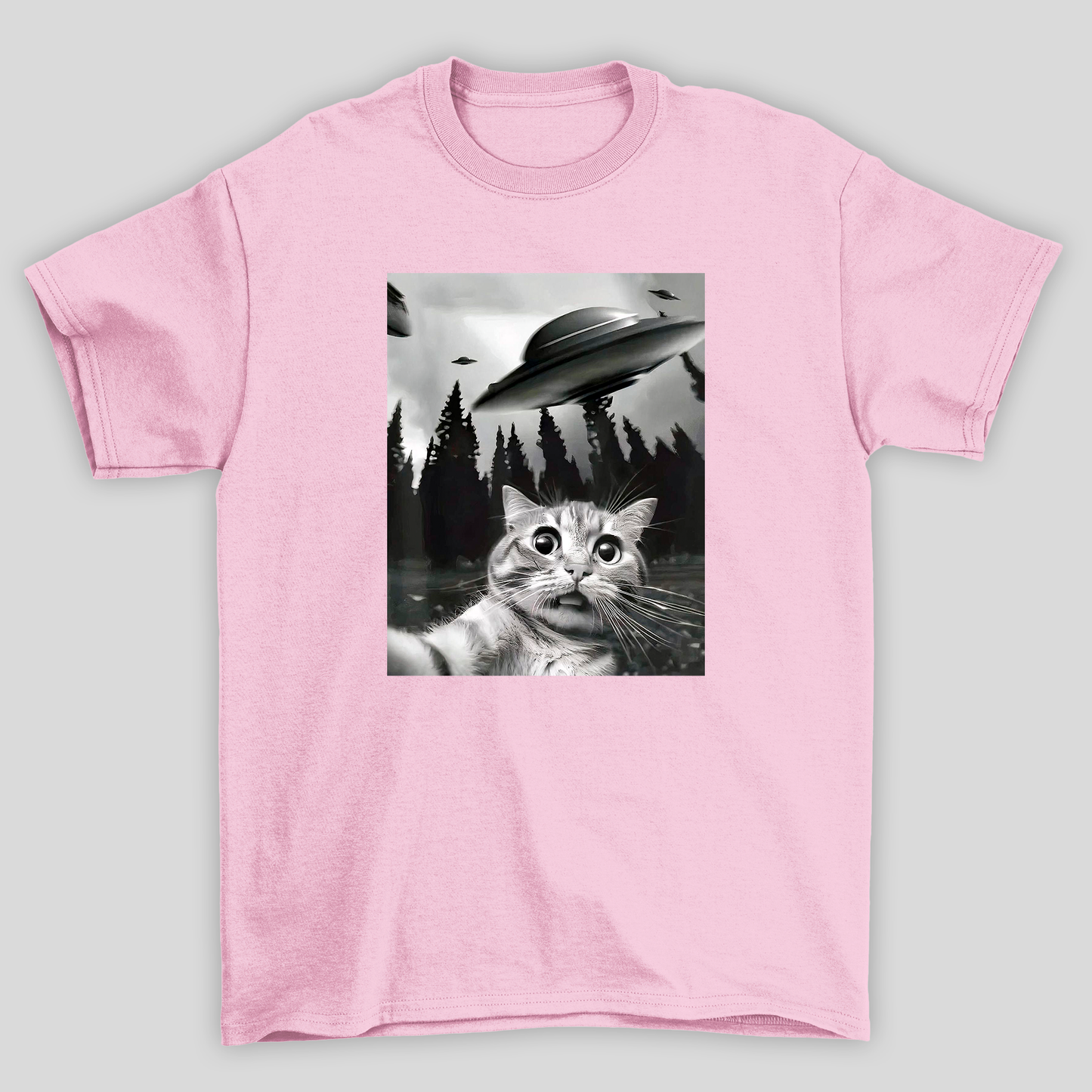 camiseta básica rosa bebê com estampa de gato ovni
