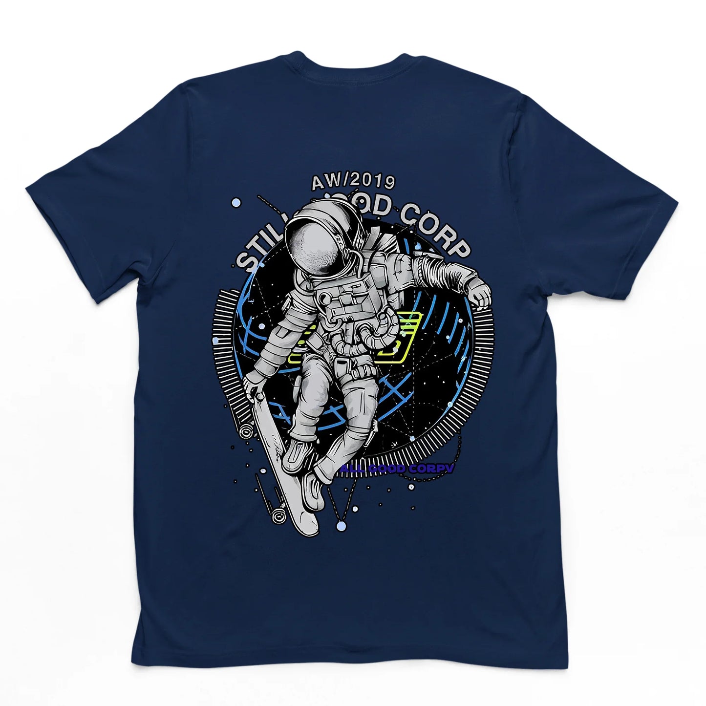 Camiseta Básica Algodão Astronauta Andando de Skate- Azul- marinho
