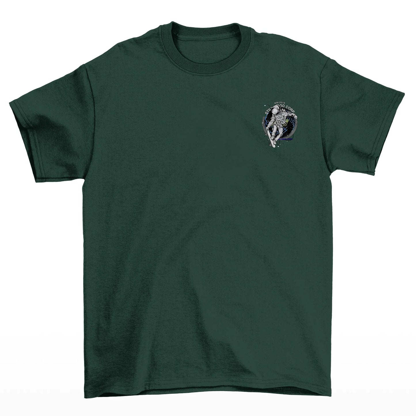 Camiseta Básica Algodão Astronauta Andando de Skate- Verde