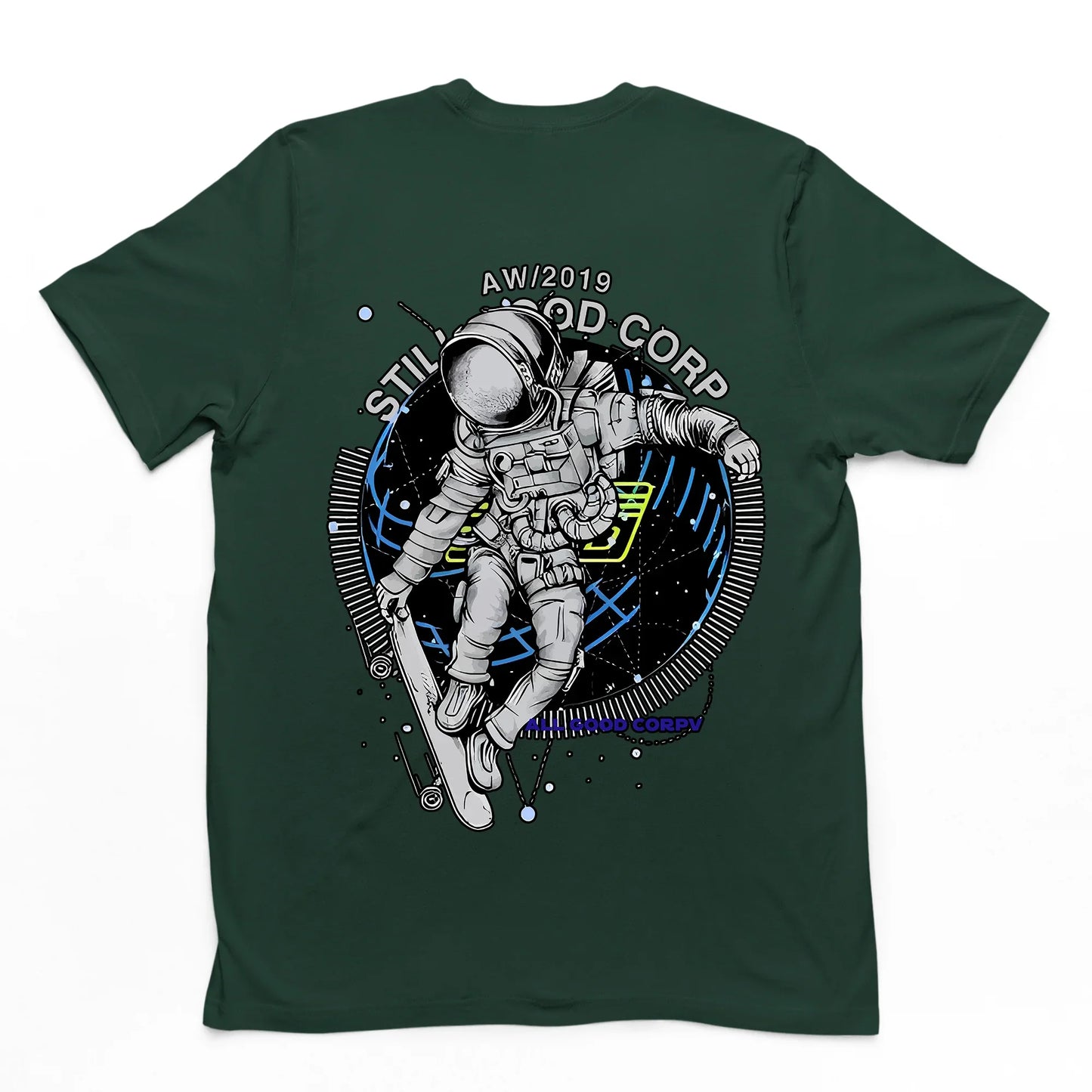 Camiseta Básica Algodão Astronauta Andando de Skate- Verde
