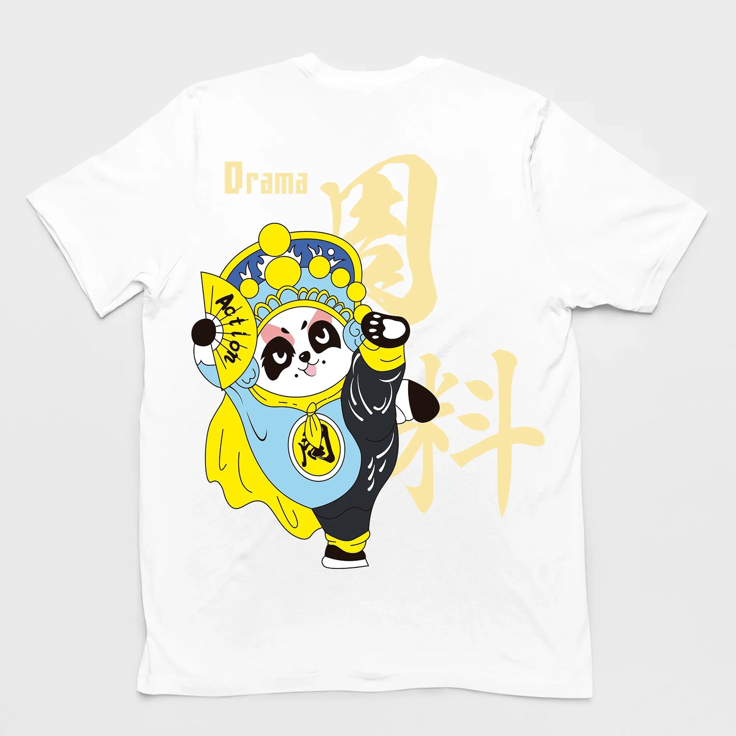 camiseta básica com estampa leque panda escrito drama em cima - Branco