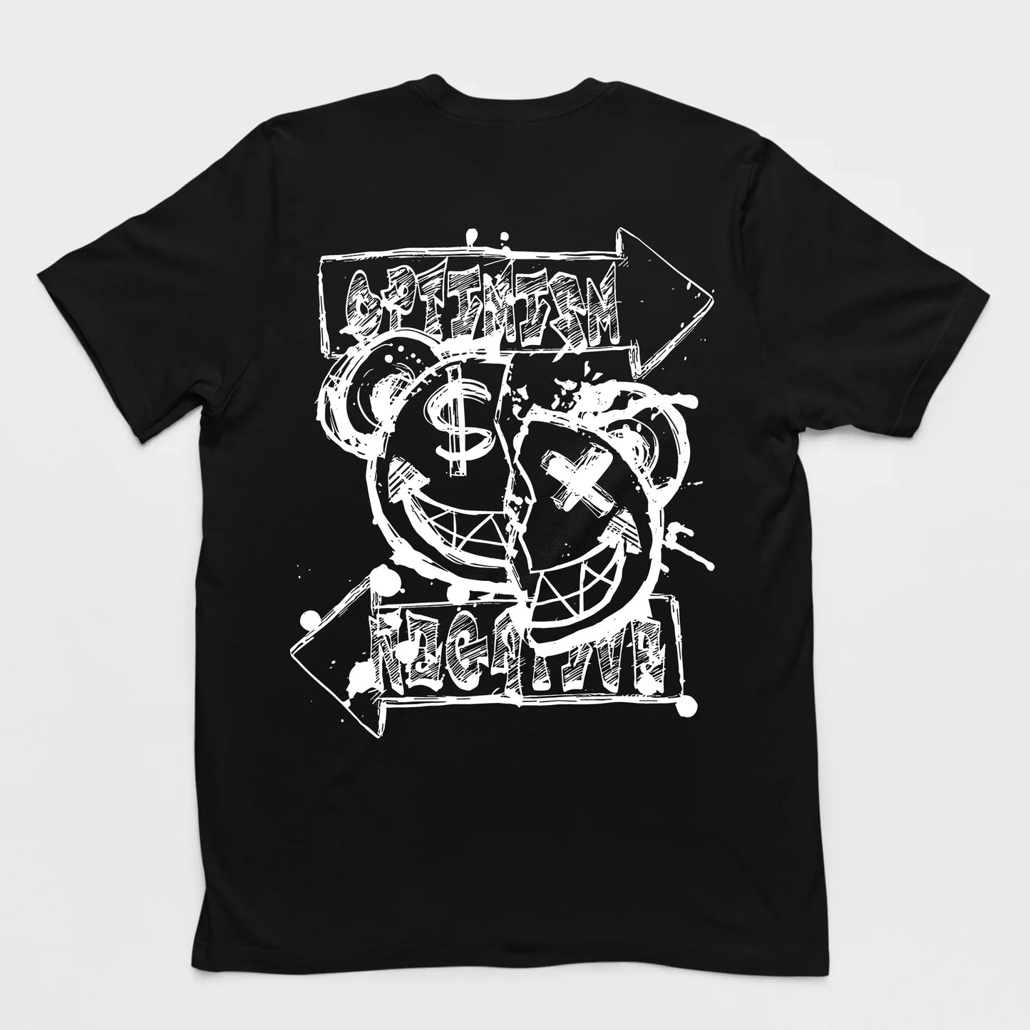Camiseta Costa na cor preta com uma estampa nas costas um emoji feliz de urso rasgado ao meio money e x nos olhos