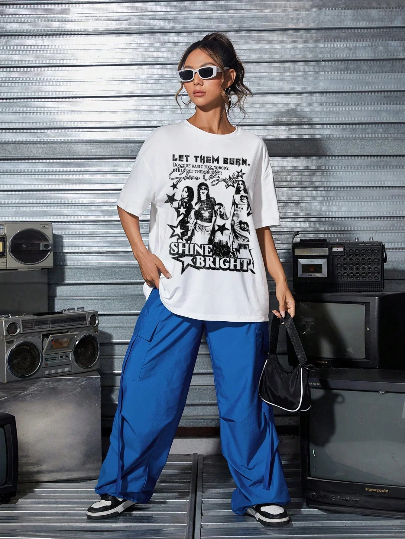 Camiseta Básica Feminina Com Estampa Garotas Estrelas