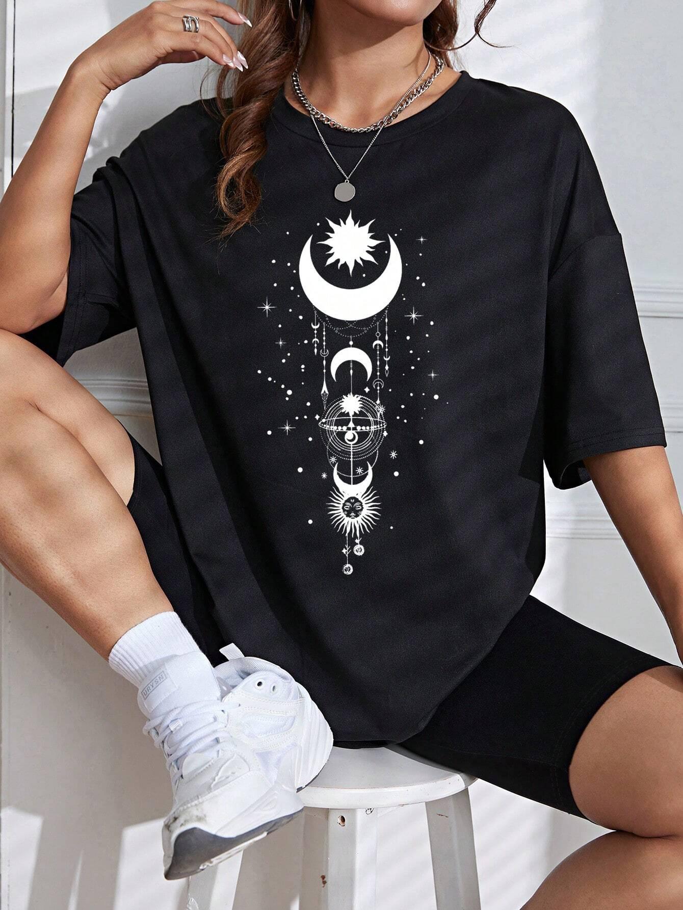 Camiseta Básica Feminina Com Estampa Lua Cosmica