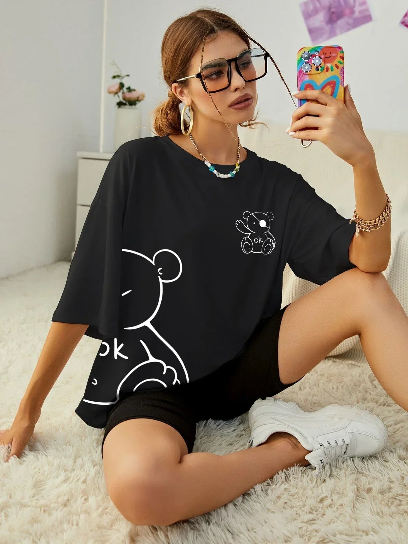 Camiseta Básica Feminina Com Estampa Ursinho Acenando - Preto