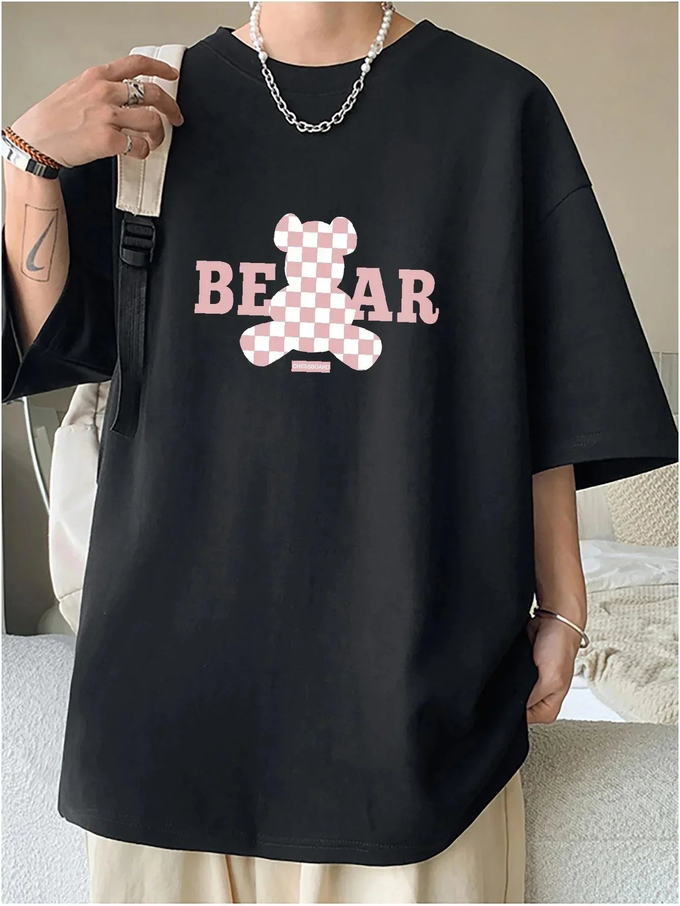 Camiseta Básica Unissex Com Estampa Ursinho Xadrez - Preto
