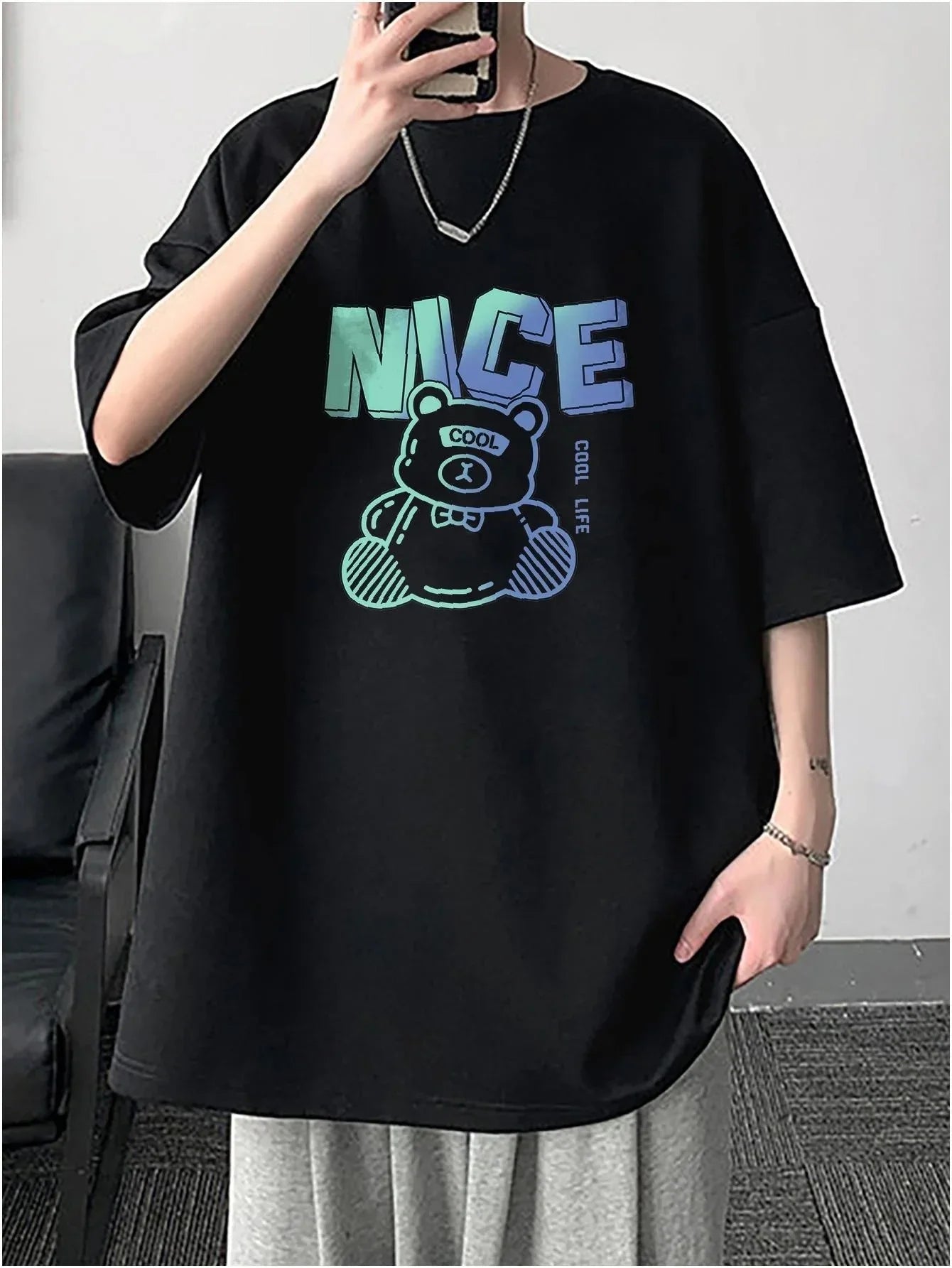 Camiseta Básica Preta Unissex Com Estampa Urso De Pelúcia - Preto