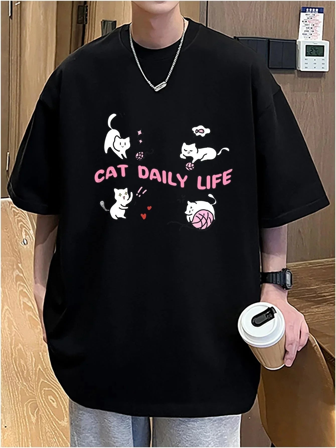 Camiseta Básica Unissex Com Estampa Gatinho Brincando