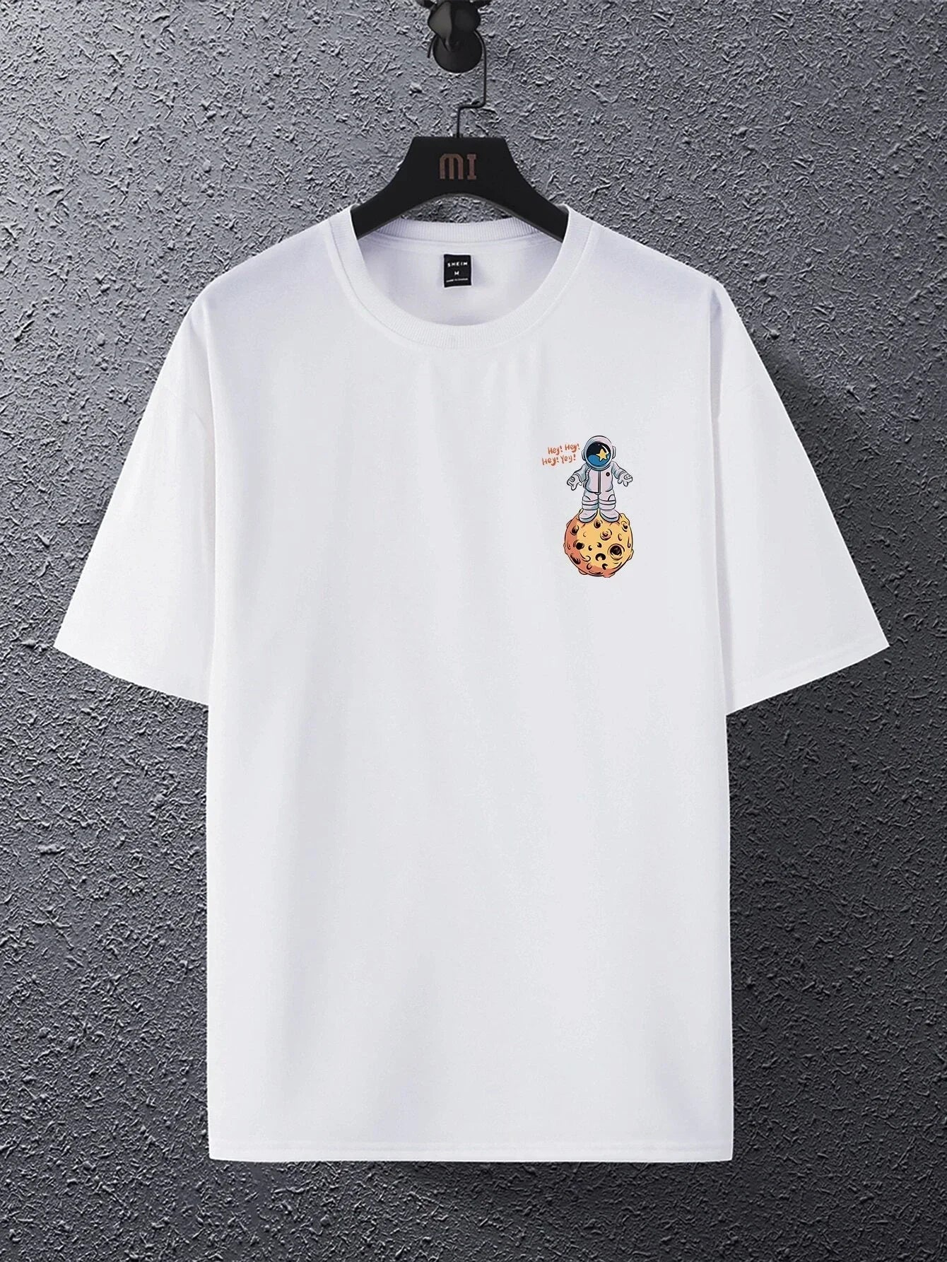 Camiseta Básica Unissex com Estampa Astronauta No Meteoro