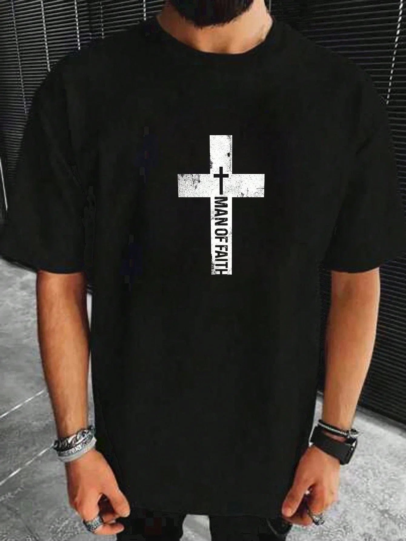 Camiseta Básica Unissex Com Estampa Cruz