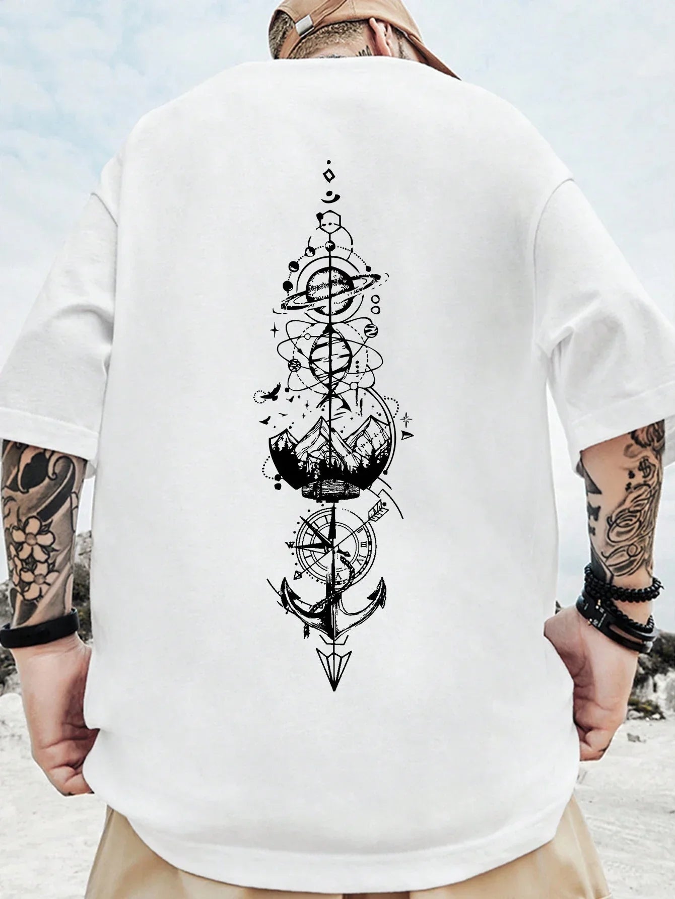 Camiseta Básica Unissex Com Estampa Bússula Flecha