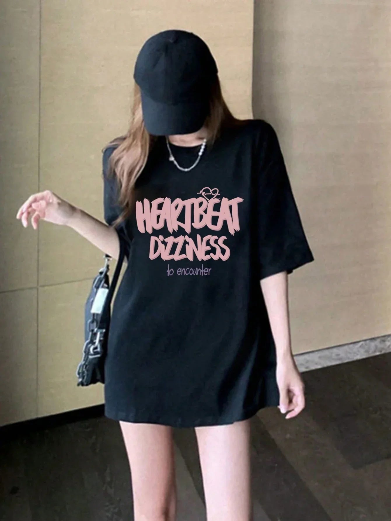 Camiseta Básica Feminina Com Estampa Batimentos Cardíacos