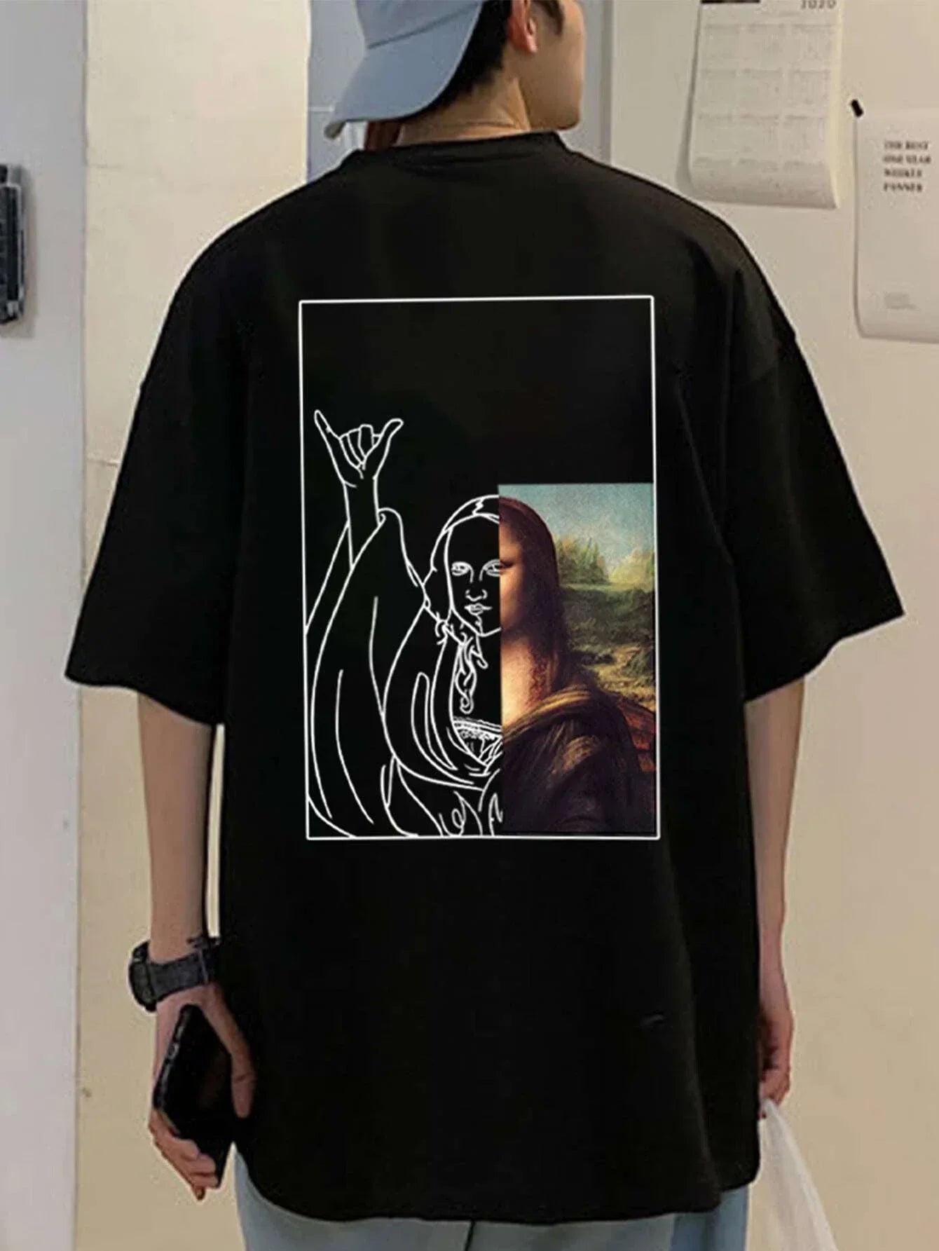 Camiseta Básica Unissex Com Estampa Monalisa Fazendo sinal Pintura