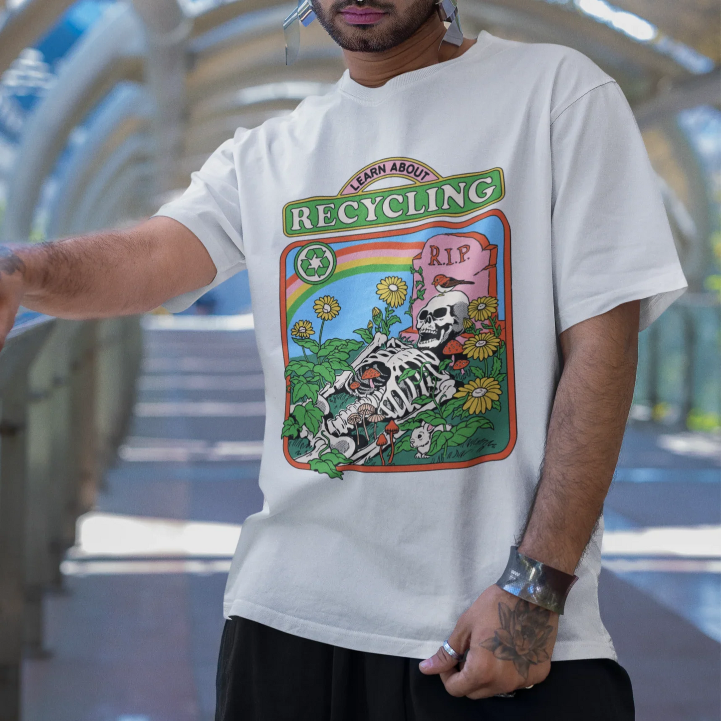 Camiseta Básica Unissex Learning About Recycling