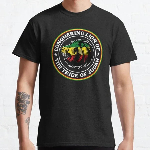 Camiseta básica com estampa leão conquistador