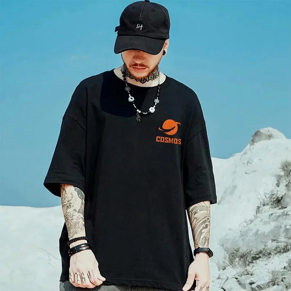 Camiseta básica com estampa cosmos