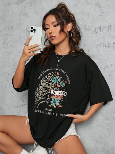 Camiseta Básica Flowers and Bones - preto