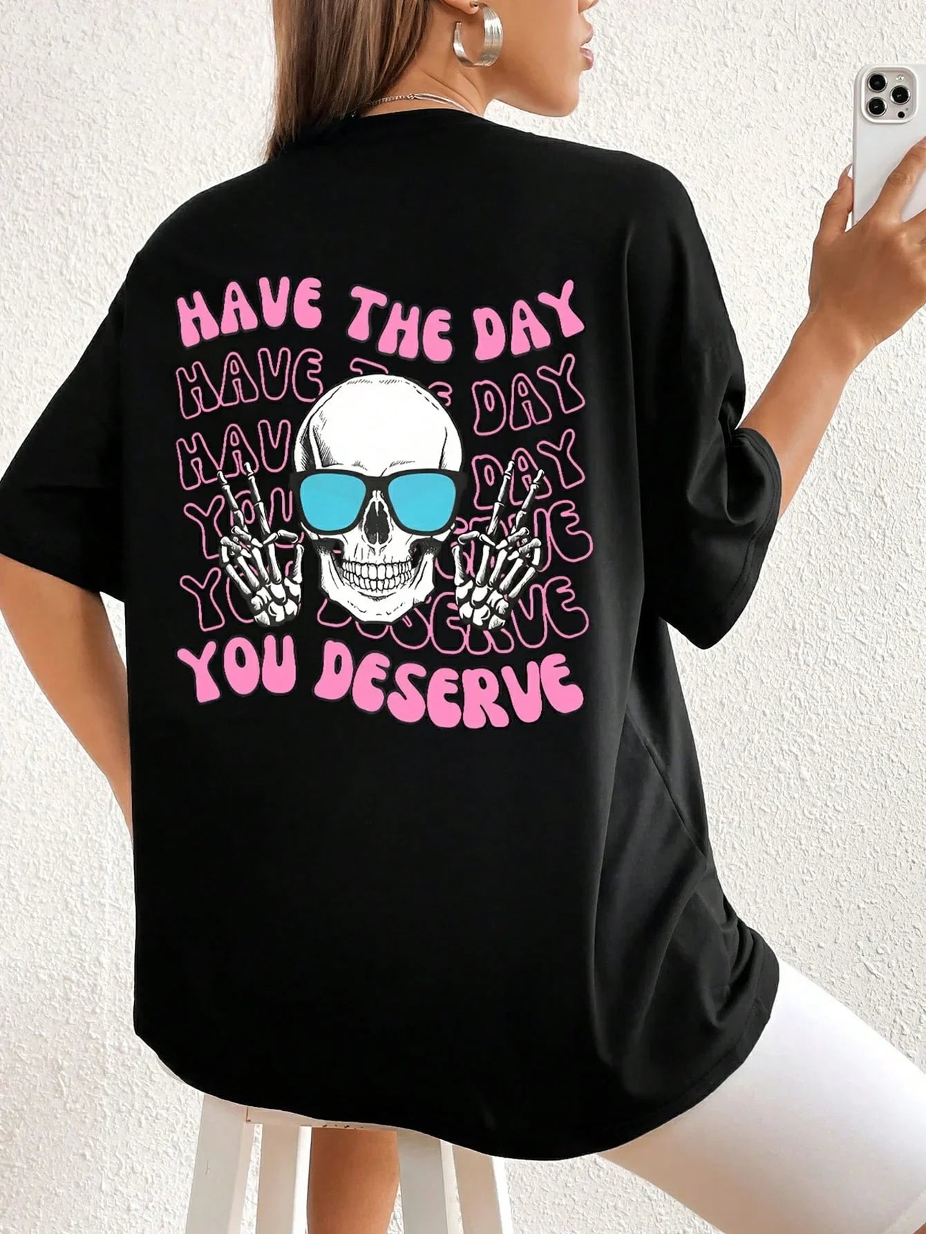 Camiseta Básica Com Estampa Esqueleto Mãos