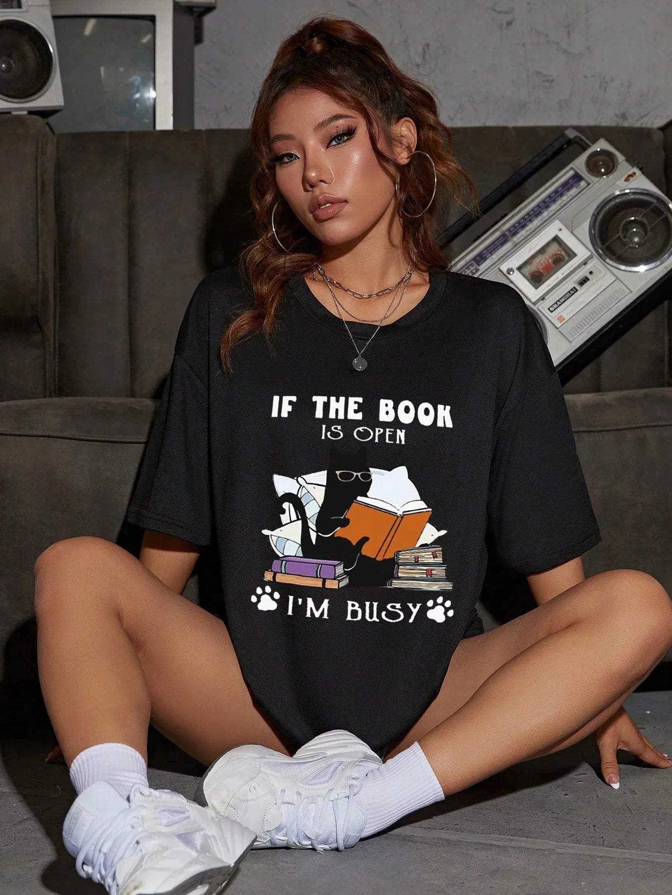 Camiseta Básica If the Book is Open Cat- Preto
