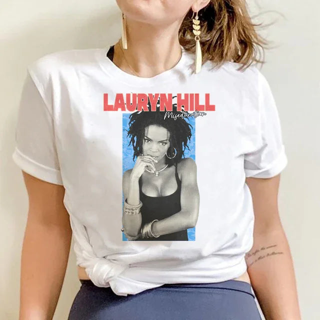 Camiseta básica com estampa lauryn hill