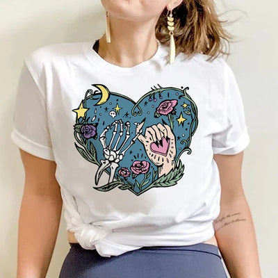 Camiseta básica com estampa promessa dedo mão caveira