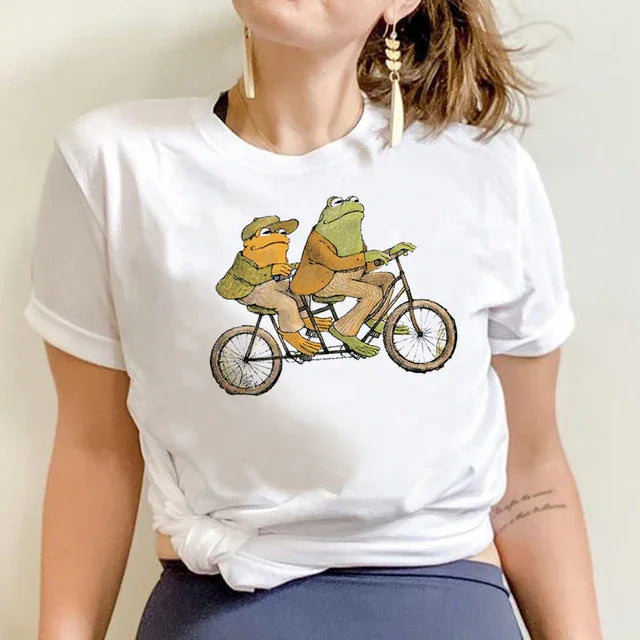 Camiseta Básica Sapos Andando Bicicleta - branco