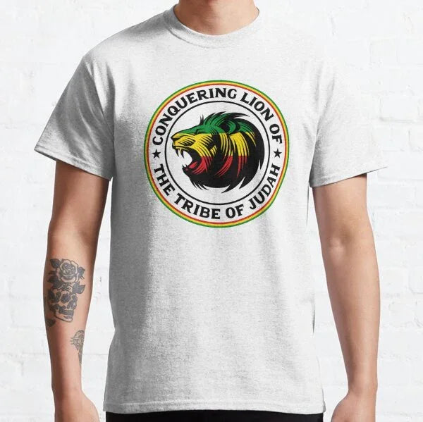 camiseta básica com estampa conquistador leão