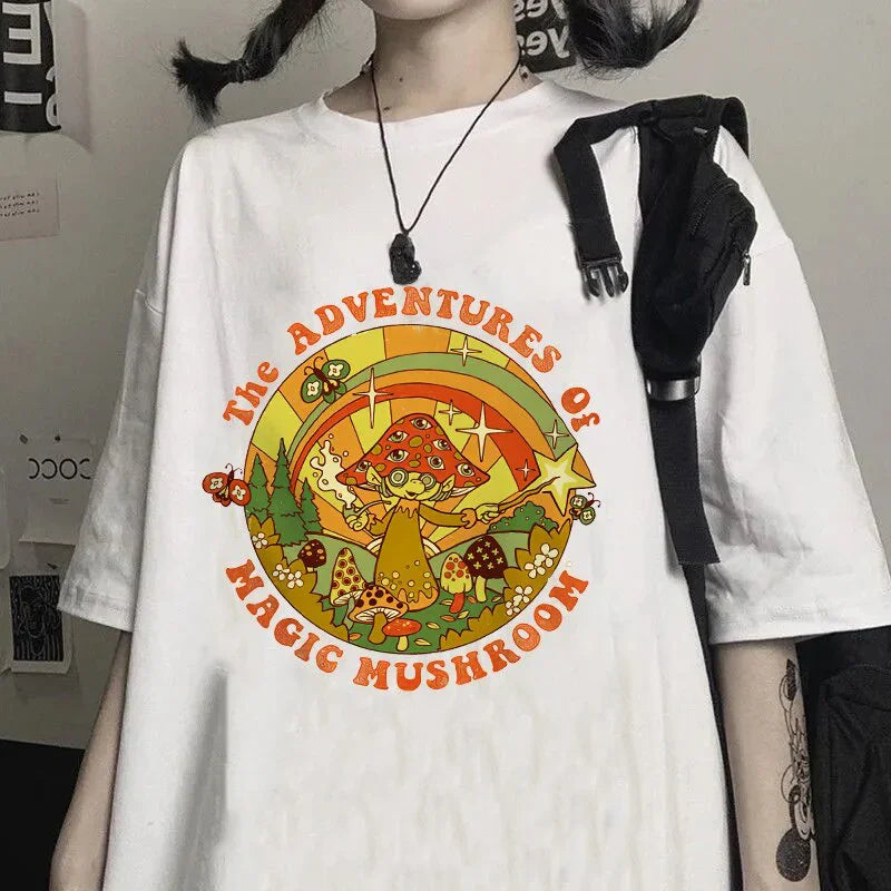 Camiseta Básica Com Estampa Gnomo Cogumelo- branco
