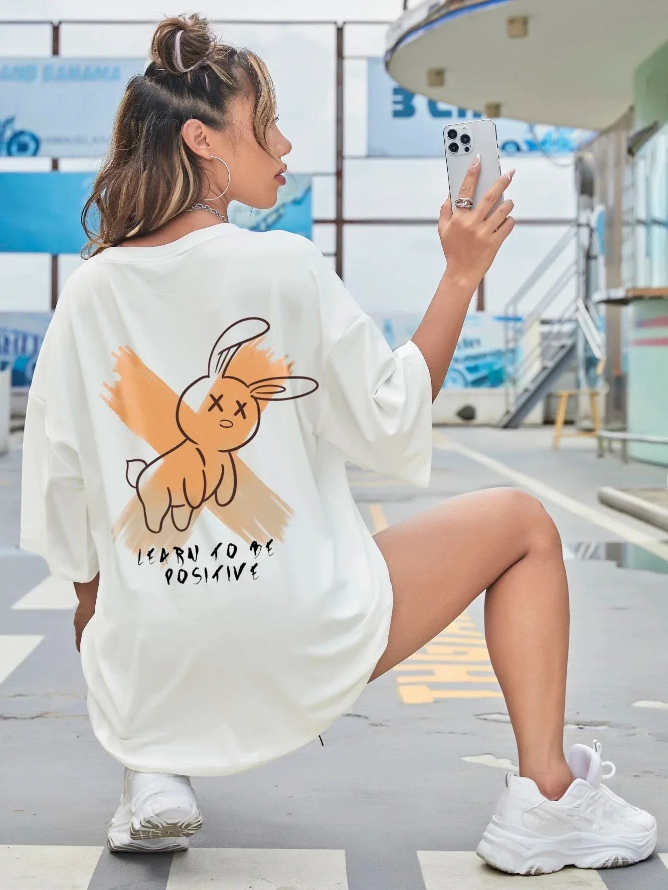 camiseta feminina com estampa coelho