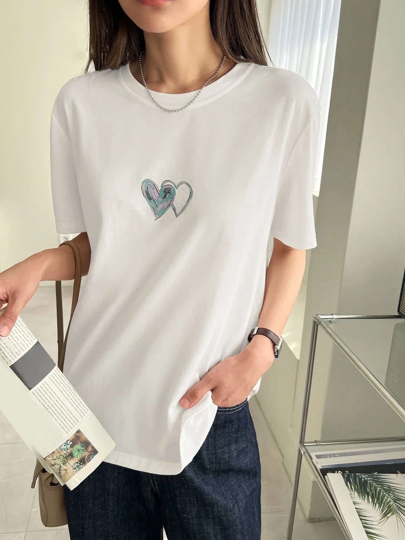 camiseta básica com estampa coração fofo