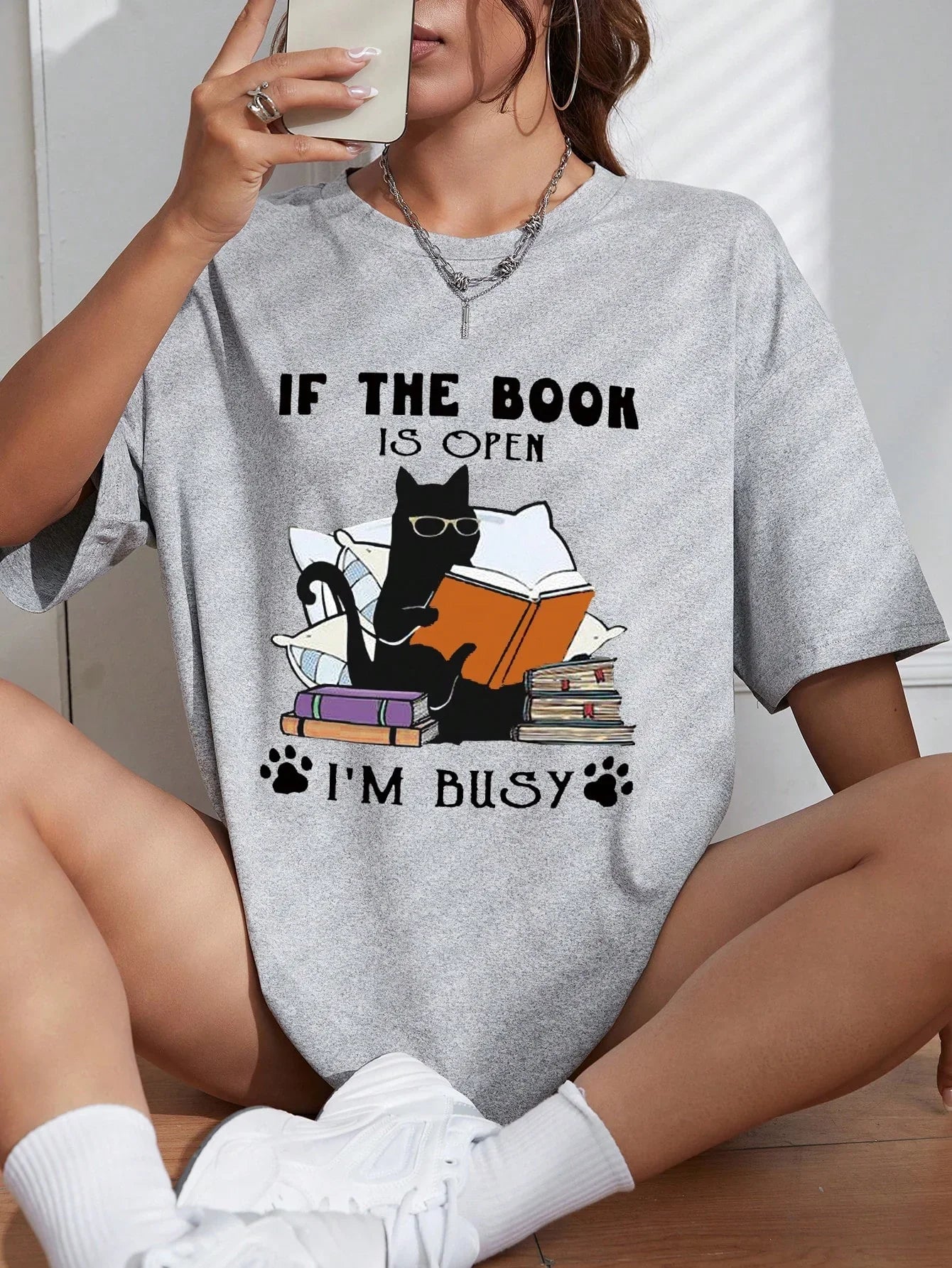 Camiseta Básica If the Book is Open Cat- Cinza