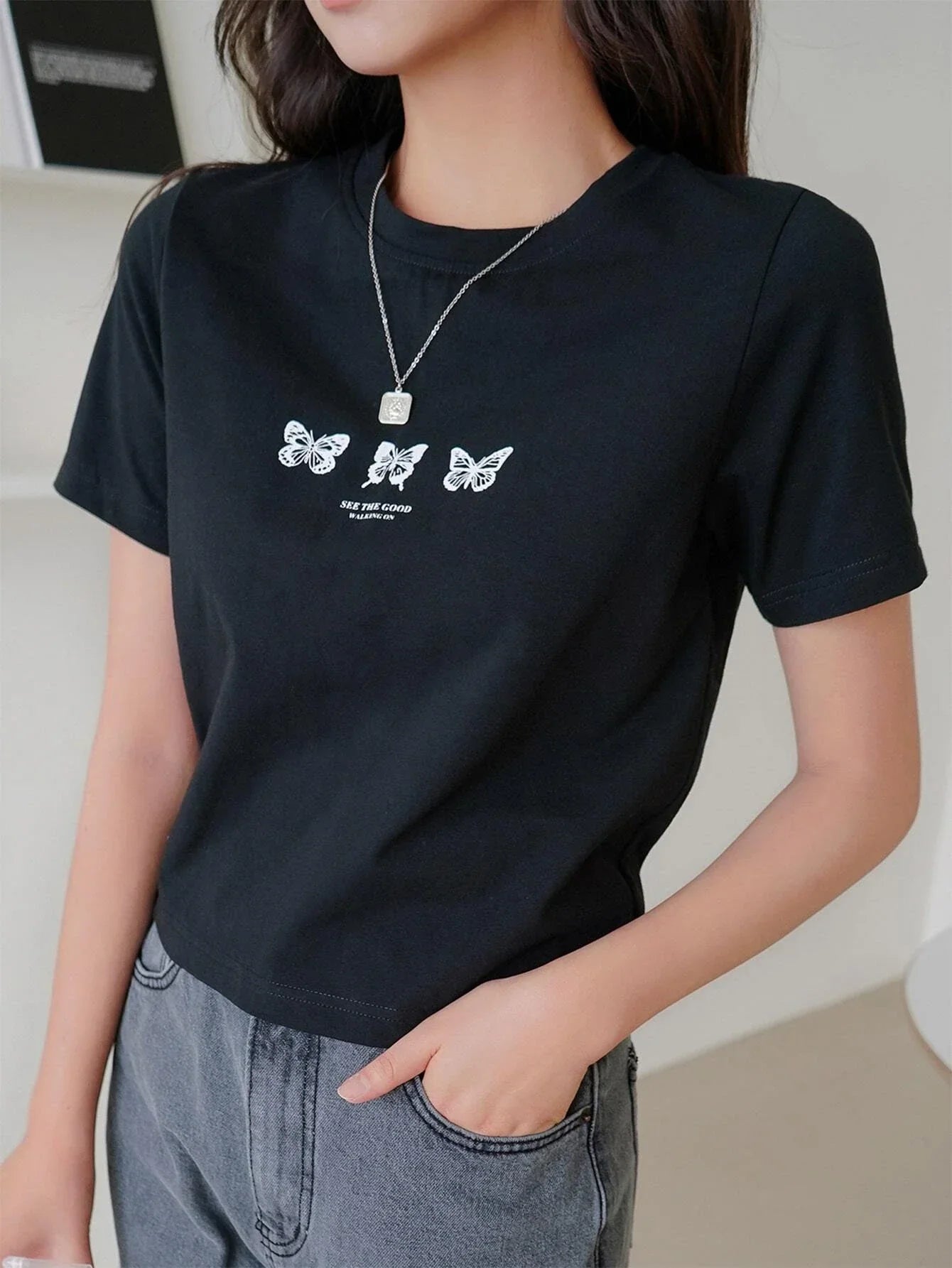 Camiseta Básica Feminina Borboletas See The Good Tumblr Preto