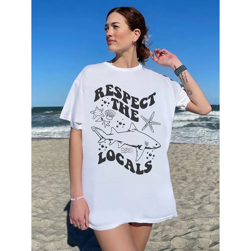 Camiseta Básica Feminina Com Estampa Tubarão Praia