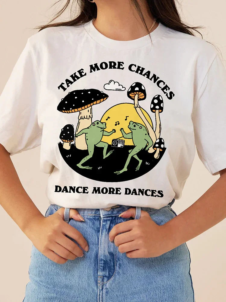 Camiseta Feminina com Estampa Sapos DAnçando Cogumelo