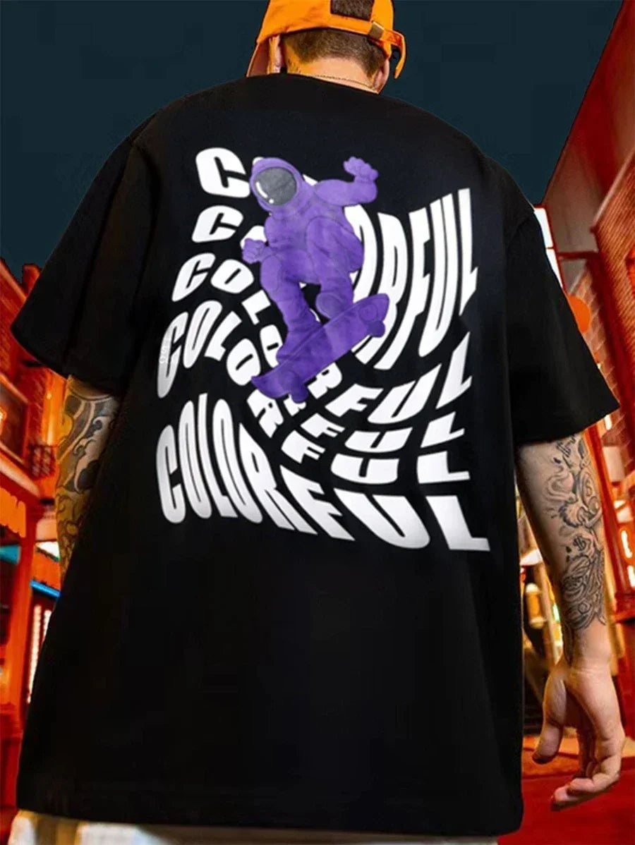 Camiseta masculina com estampa astronauta andando de skate