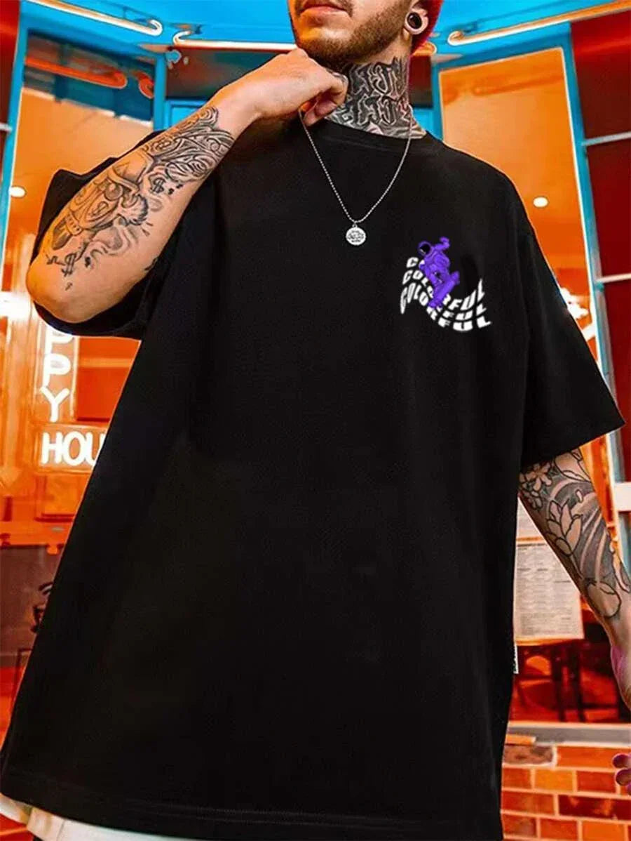camiseta masculina com estampa astronauta andando de skate