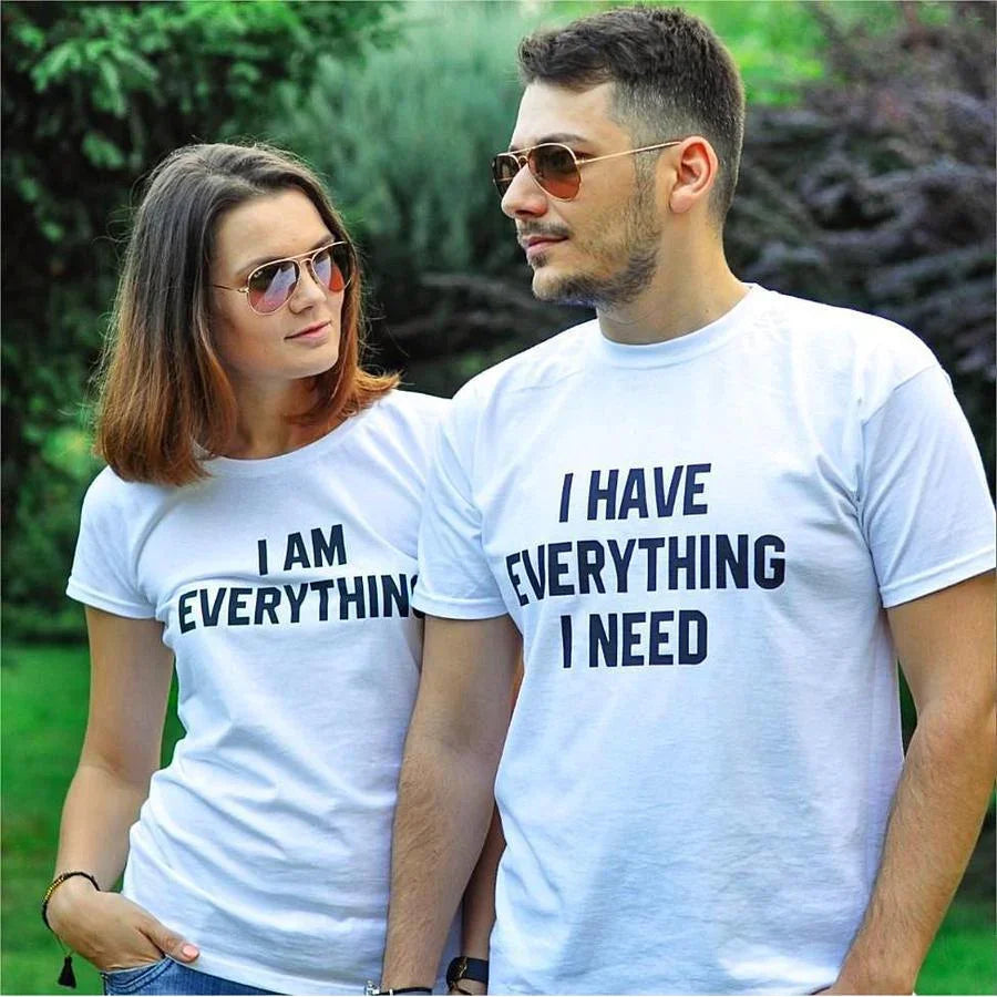 Camiseta Básica Com Estampa Tudo O Que Eu Preciso