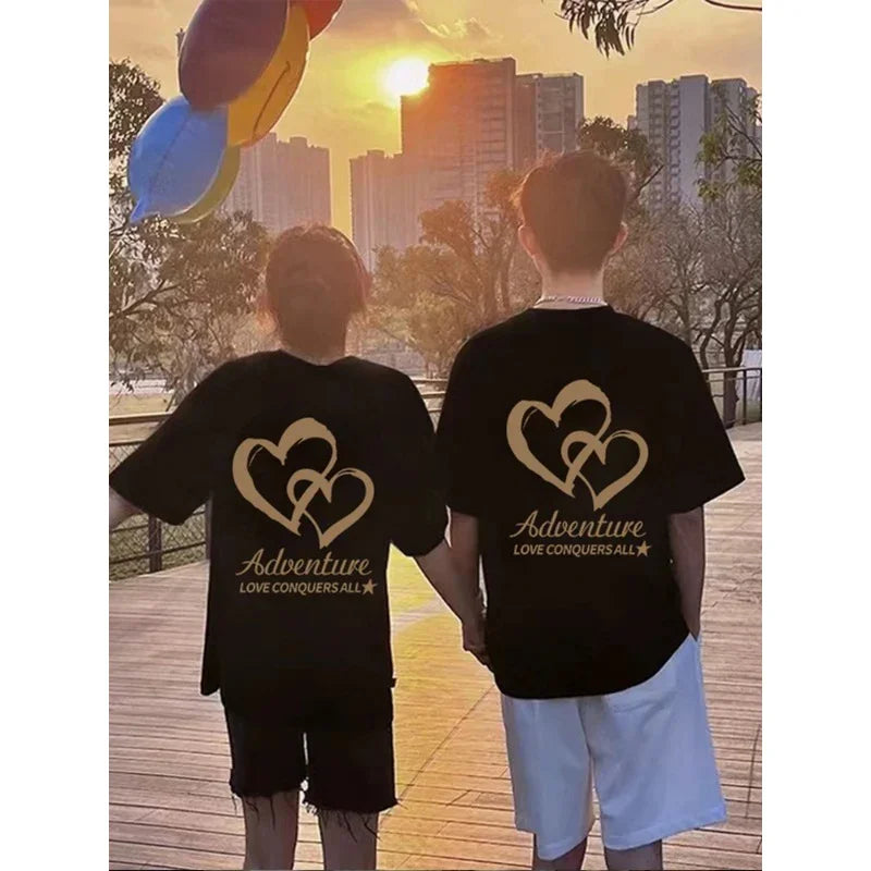 Camisetas Casal Adventures Love Conquers All - PRETO ( COSTA )