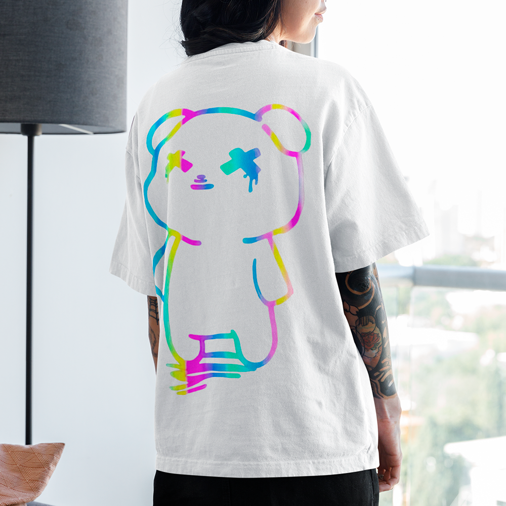 camiseta básica branca com estampa de ursinho colorido - Branco