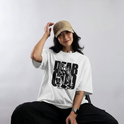 Camiseta Oversized Dear God Maos
