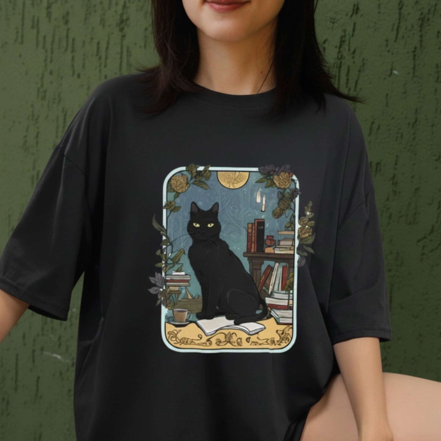 Camiseta Básica Cute Black Cat Portrait