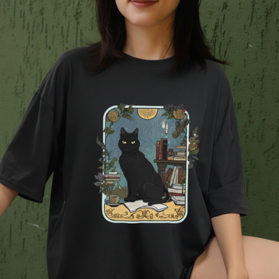 Camiseta Básica Cute Black Cat Portrait