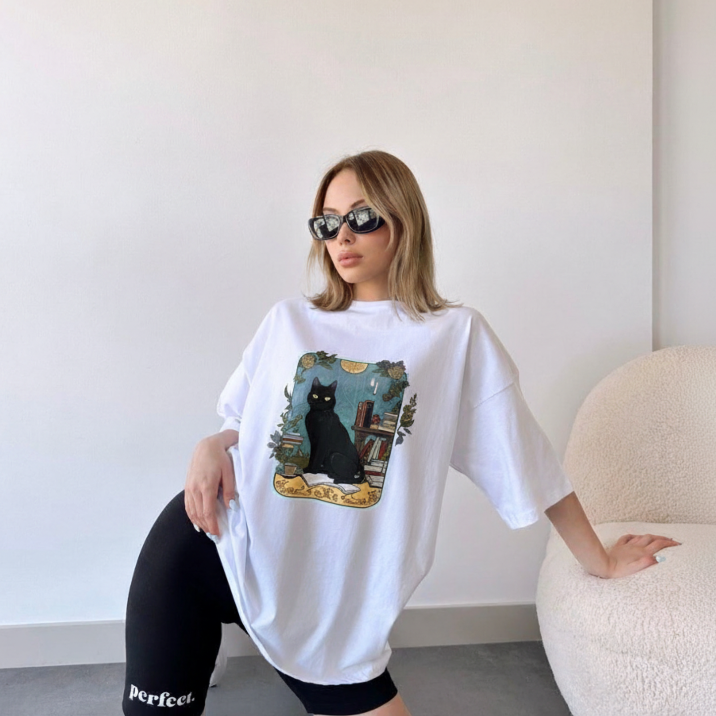 Camiseta Básica Cute Black Cat Portrait