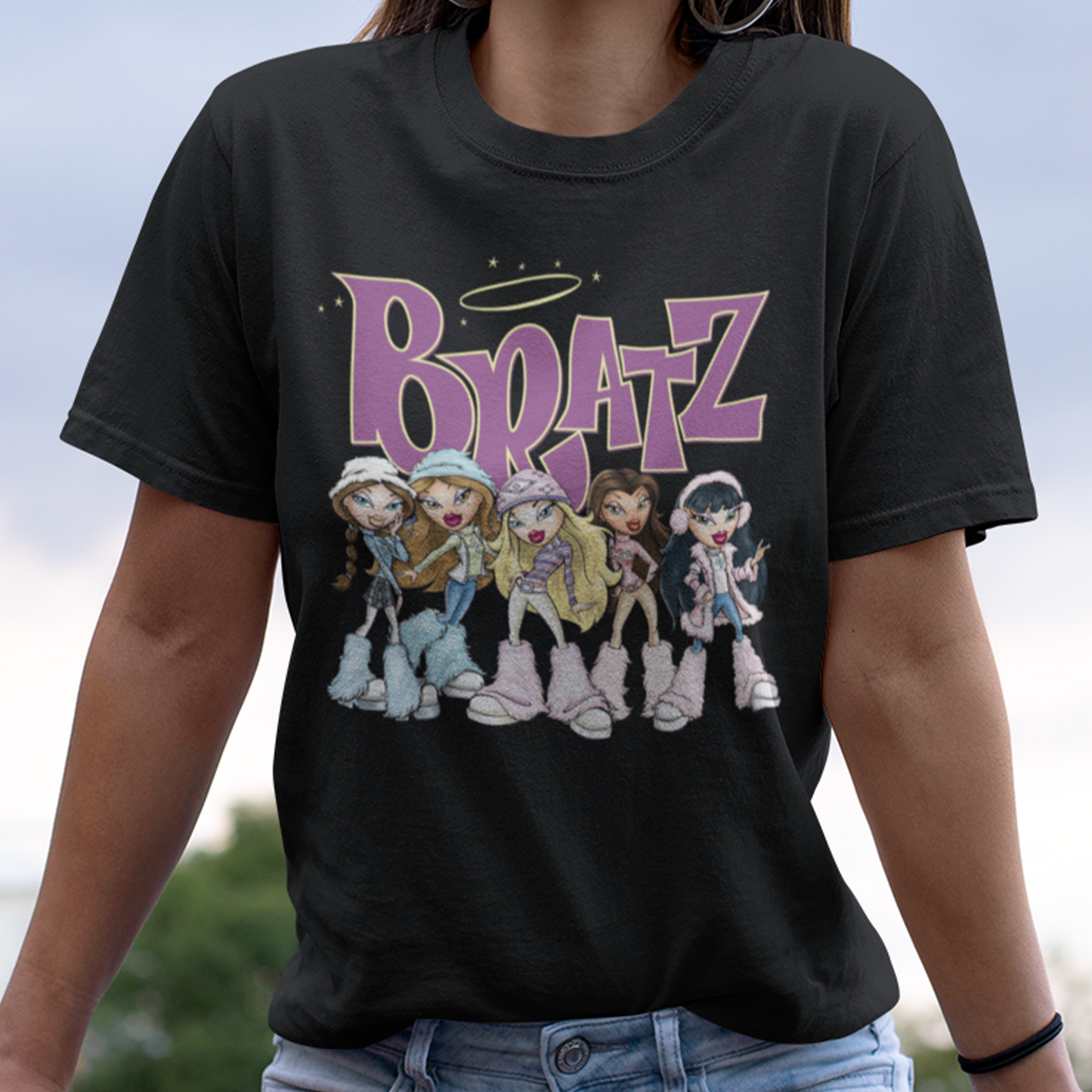 camiseta básica preta estampa bratz boneca 