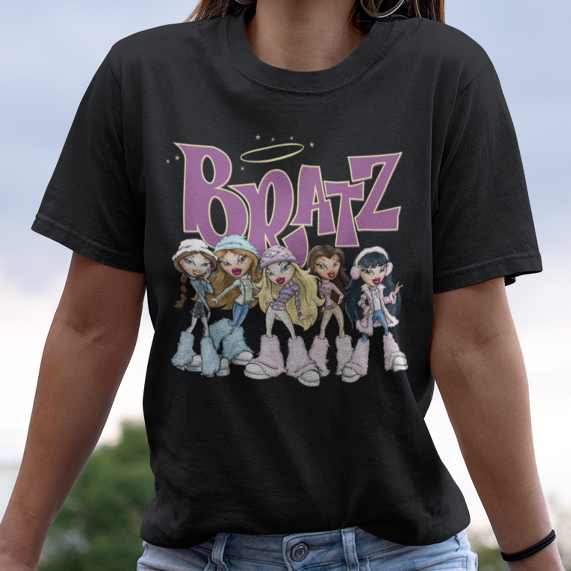 camiseta básica preta estampa bratz boneca 